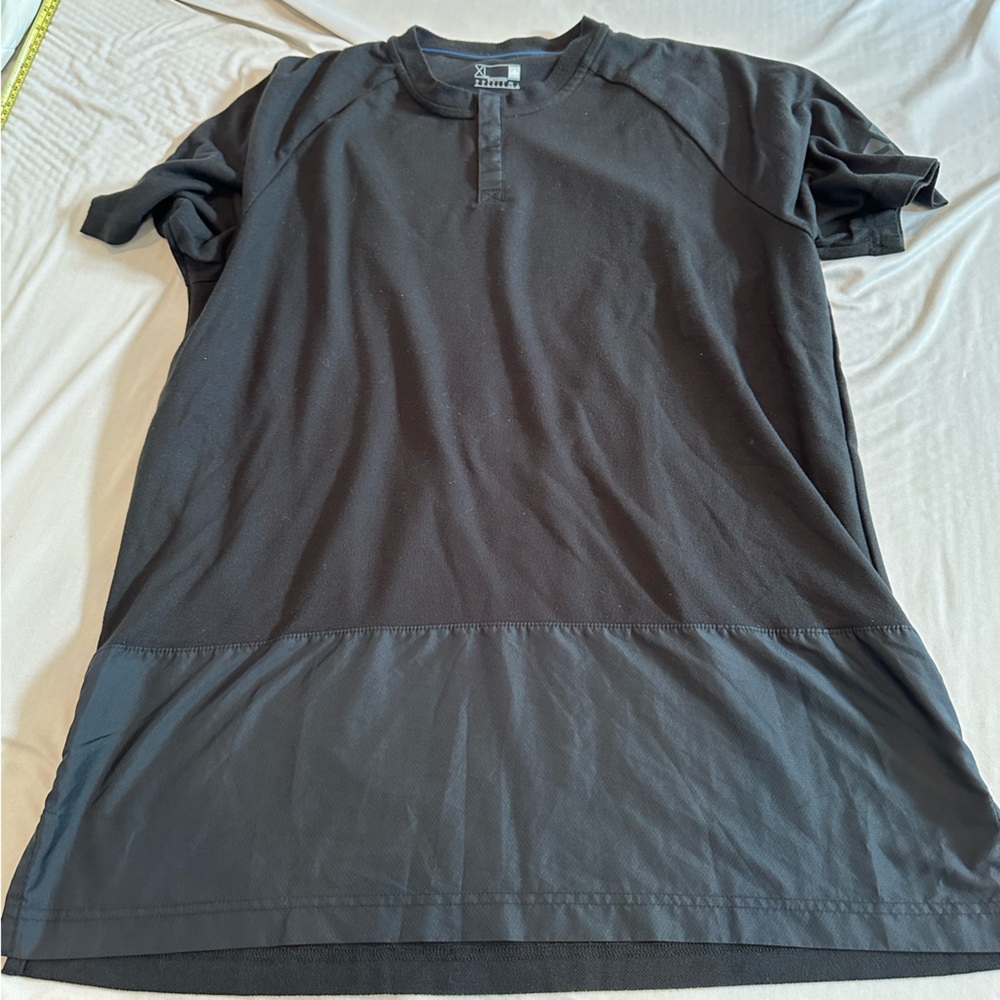 Adidas men’s XL knit tee